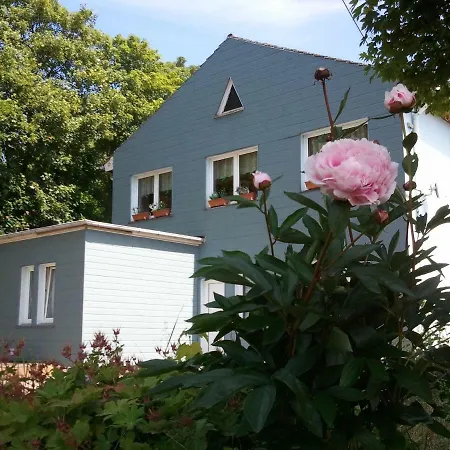 מלון Gasthof Blaues Haus 3*